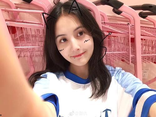 成都女孩最新爆料,揭秘网红背后的真相 第1张 成都女孩最新爆料,揭秘网红背后的真相 第1张